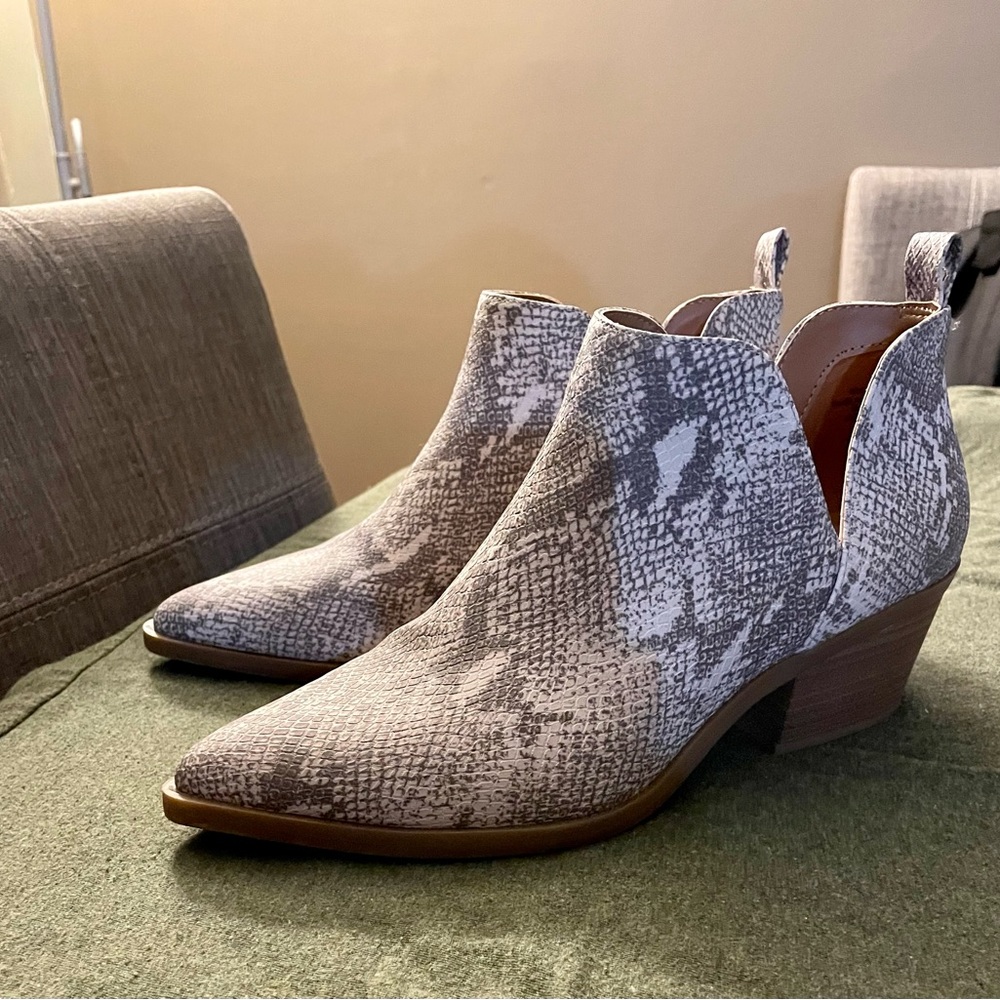Universal Thread- Snake Skin Booties- Women’s size 8